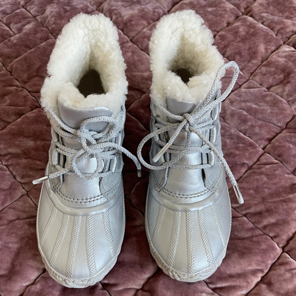 Sorel Disney Frozen Out N About Waterproof Bootie, Silver Leather in size 5.5